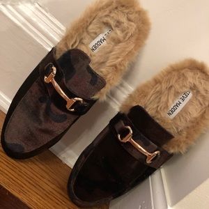 Steve Madden slip on with fur